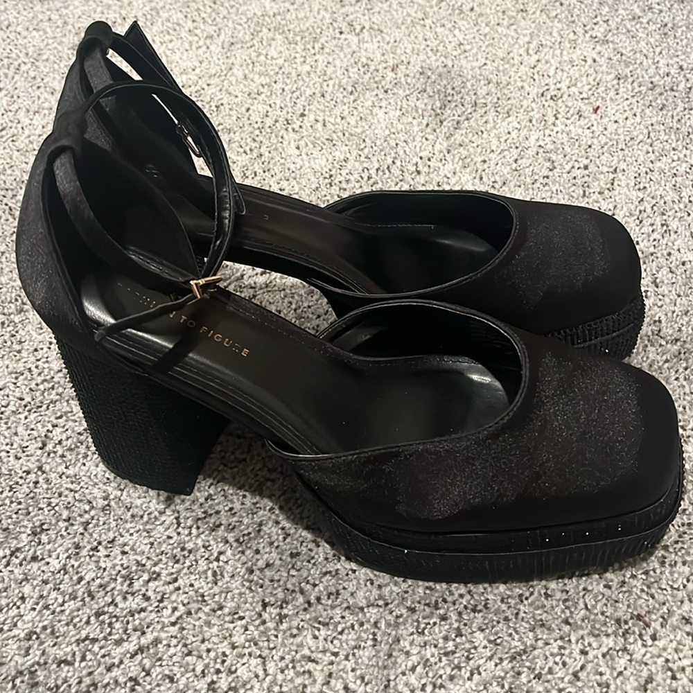 WIDE WIDTH Fashion to Figure 4in Block Heels